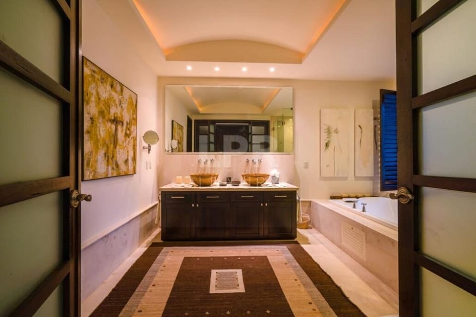 Master Full Bathroom