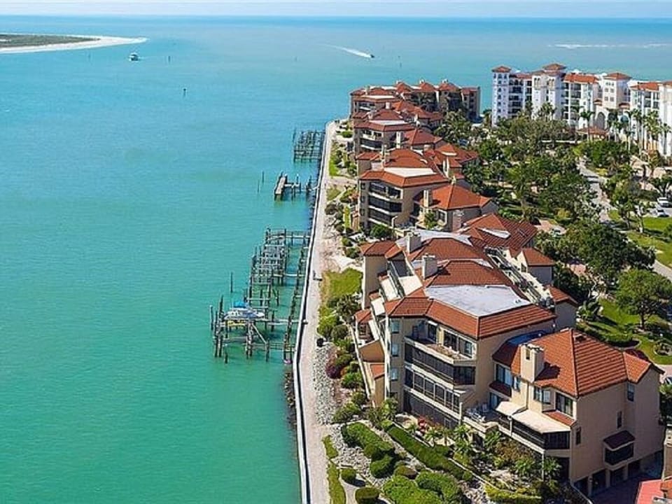 La Peninsula