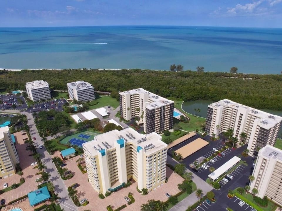5 minute walk to ocean and beach area