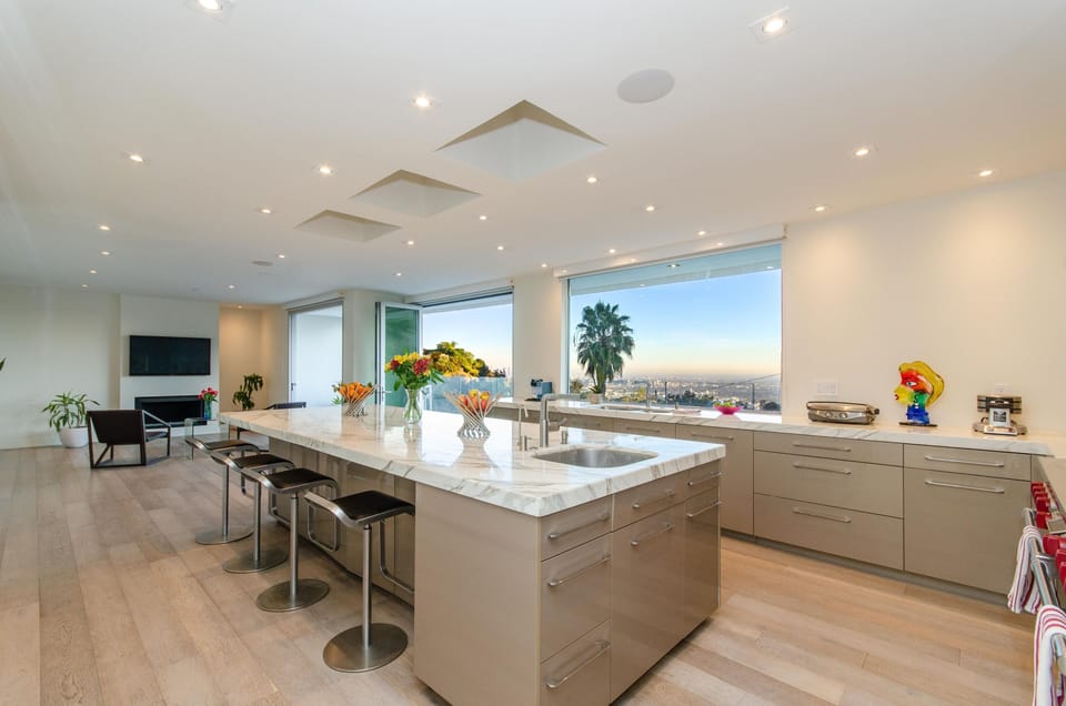 A fully stocked kitchen for the chef in the group.