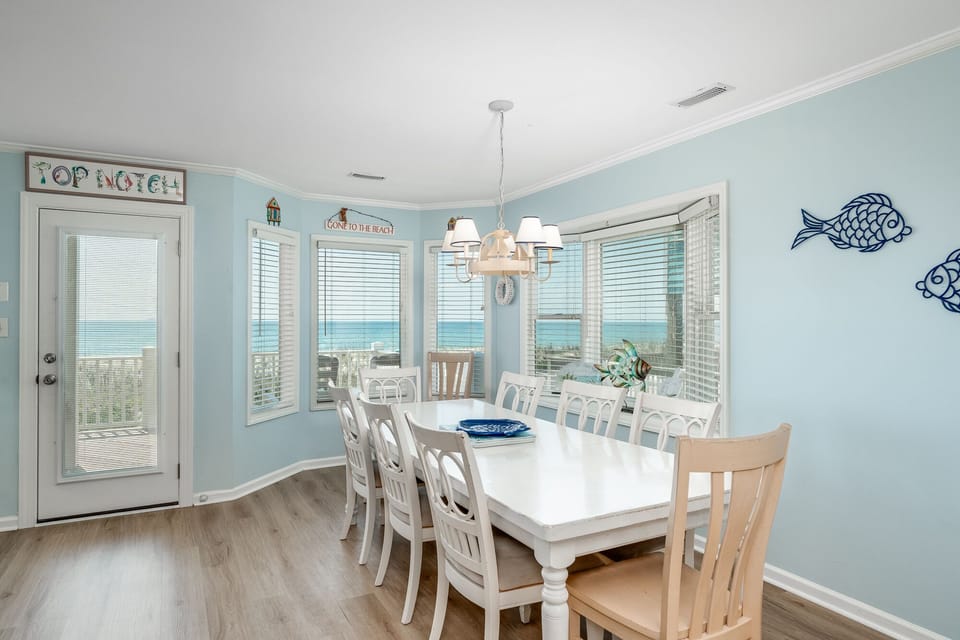 Dining room seats 8 comfortably