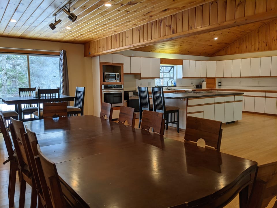 12 seat dining,  4 pub seats. plenty of seating, oversized kitchen!