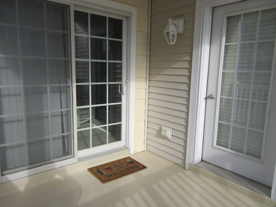 Two Entrances to Deck 
