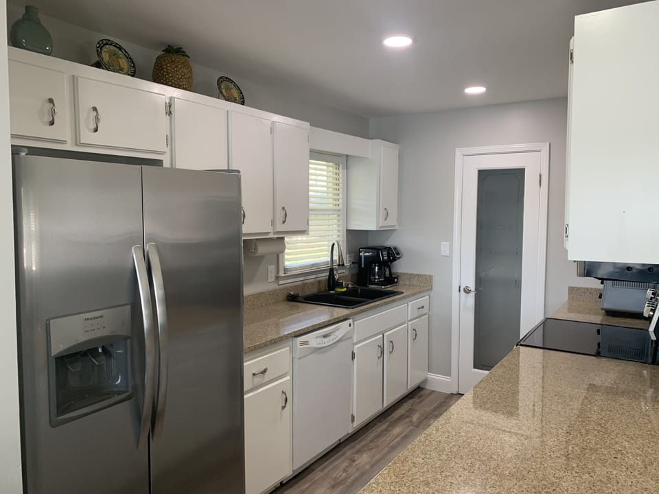 All stainless steel appliances coffee maker & complimentary coffee