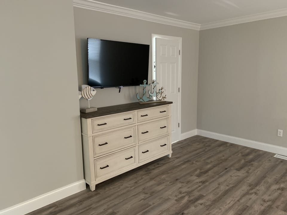 Upstairs master bedroom 50” tv, the door leads to a queen bed 