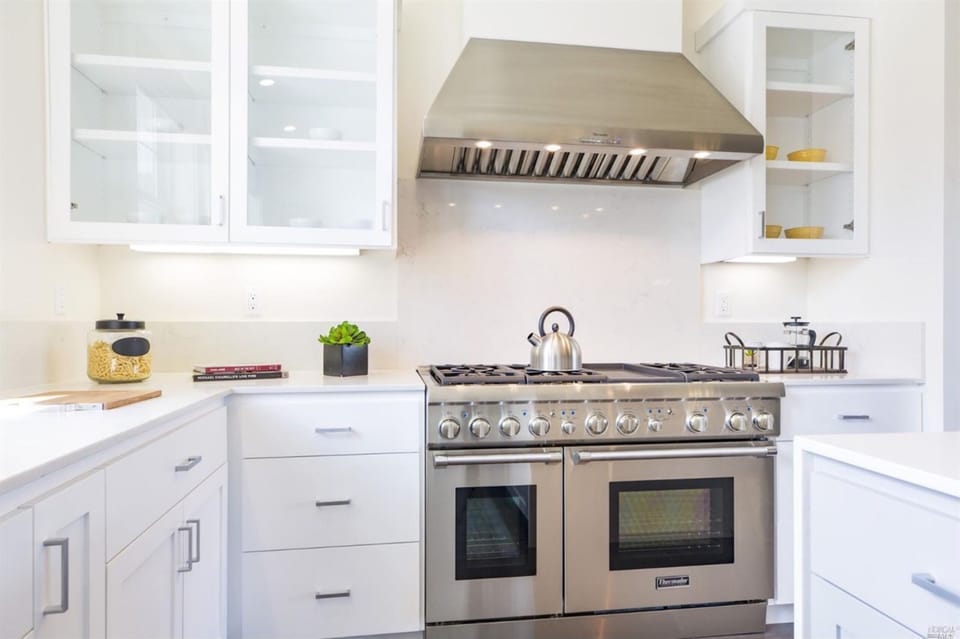 Gourmet kitchen with all Thermadore appliances