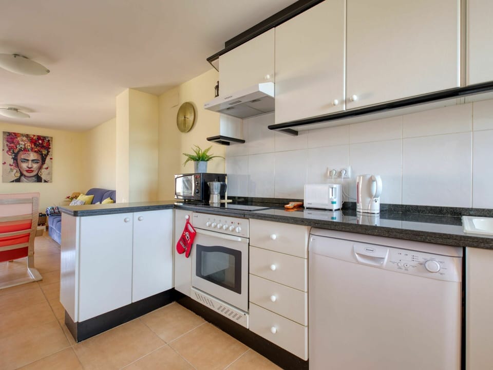 Cabinetry, Countertop, Property, Building, Kitchen Stove, Kitchen Appliance, Kitchen, Home Appliance, Wood, Interior Design