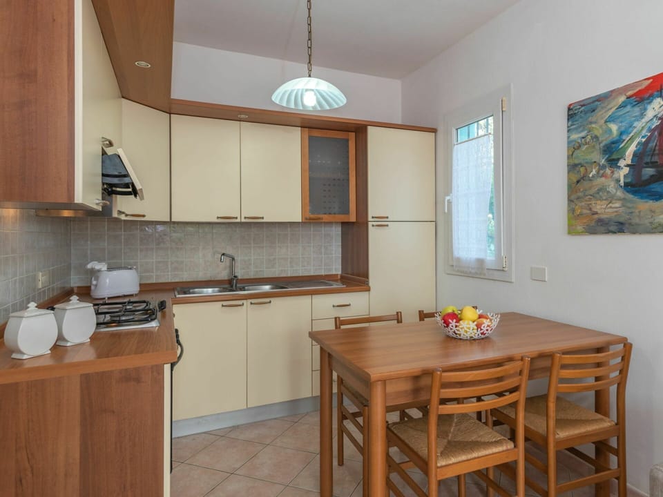 Cabinetry, Countertop, Furniture, Kitchen Sink, Property, Sink, Tap, Building, Wood, Table