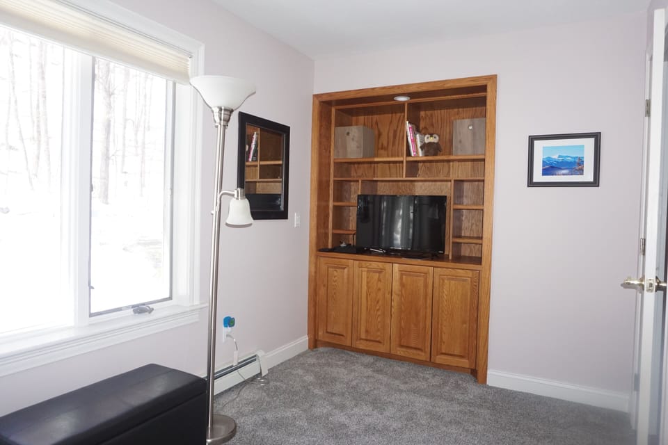 Jackson Room/cable TV