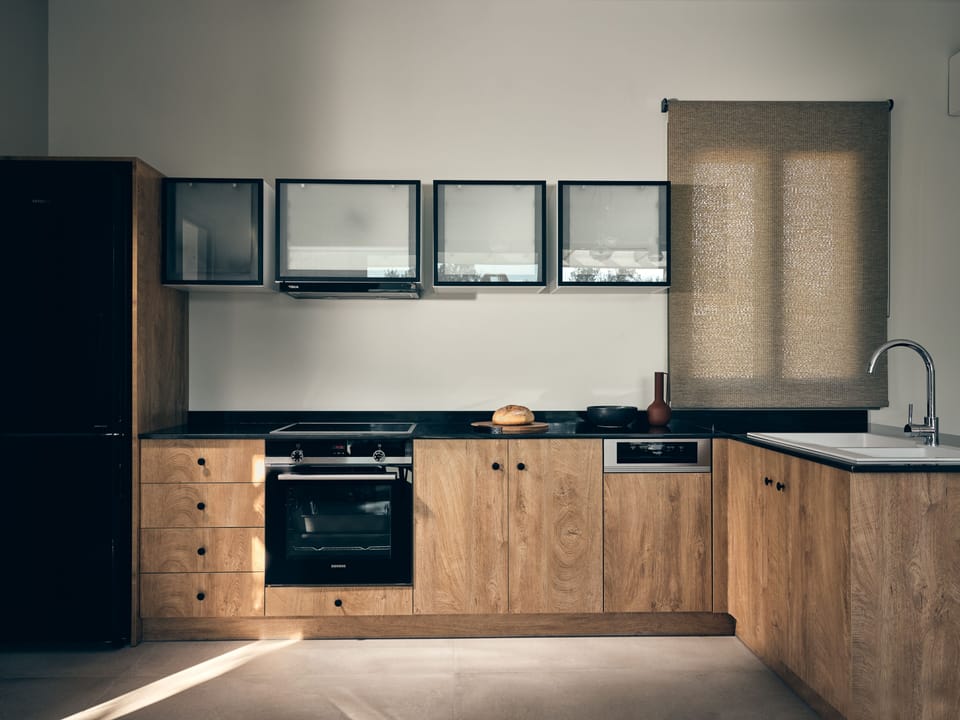 The bright & well-equipped kitchen is perfect for culinary gatherings.