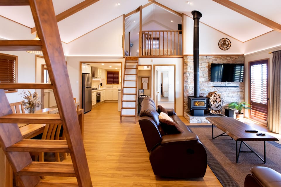 Chalet Lounge & Dining