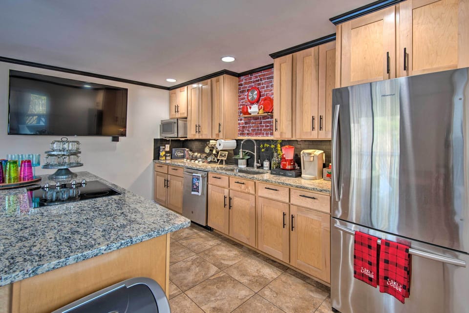 Kitchen | Fully Equipped w/ Cooking Basics