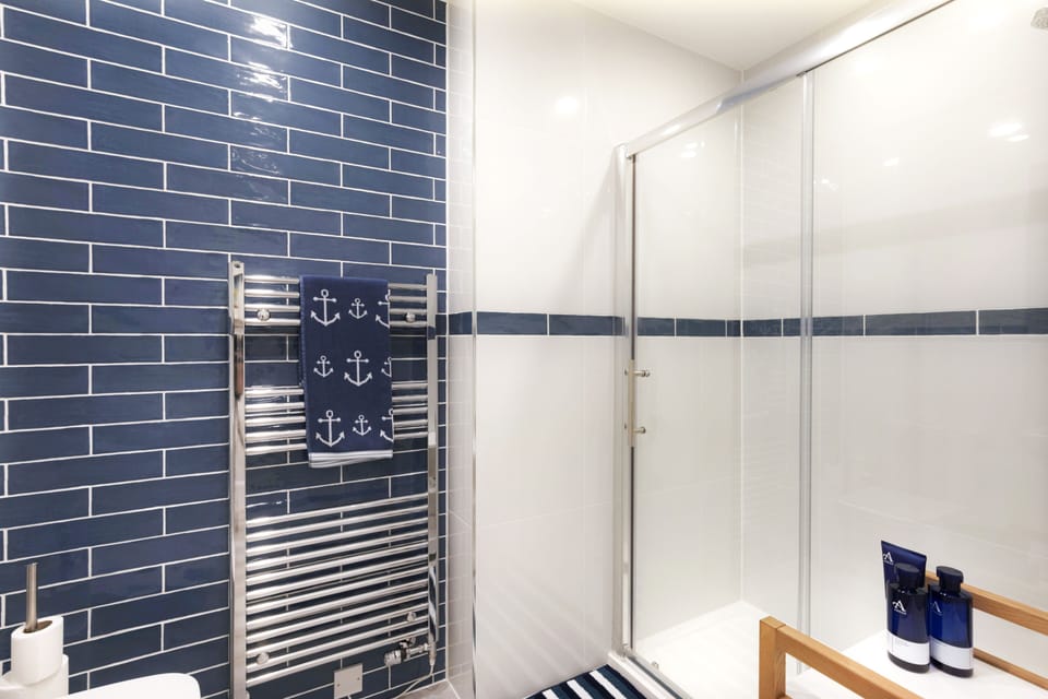 Shower room opposite bedroom 1