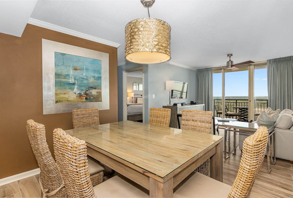 Seating for 6 at the dining room table.