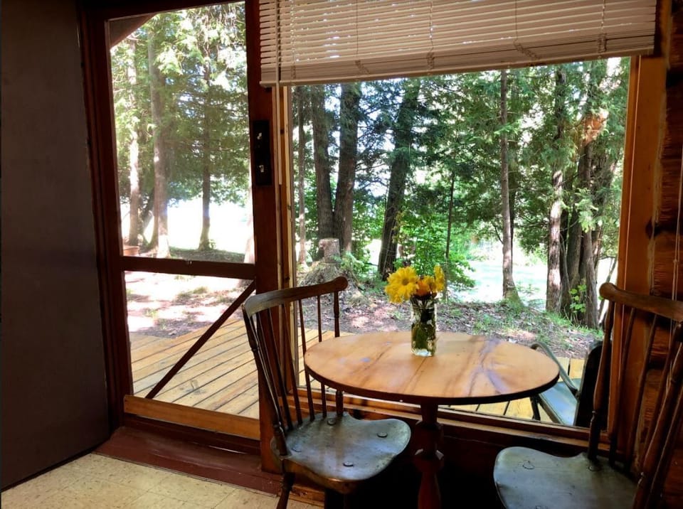 Interior (1)