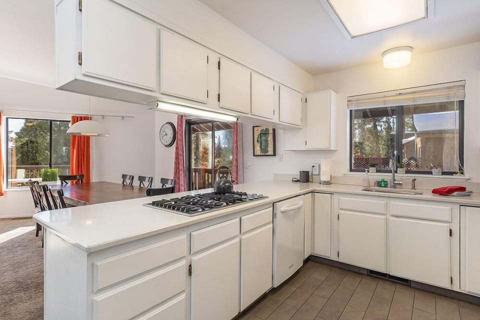 Open and bright kitchen with built in gas cook top