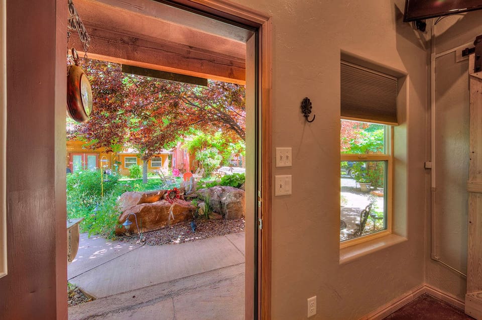 Moab Nightly Rentals Wisteria Cottage (1)
