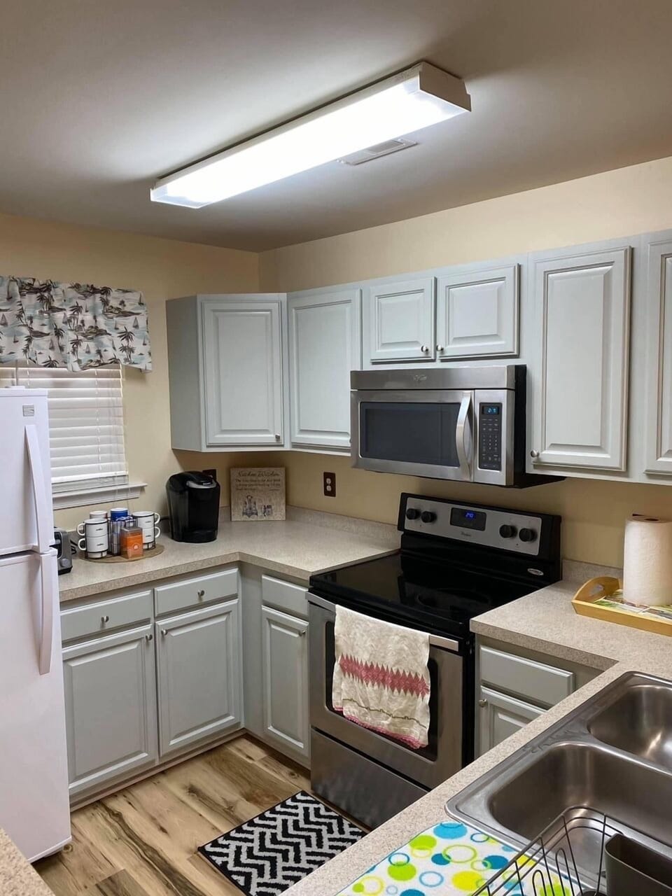 Full kitchen with the basic essentials