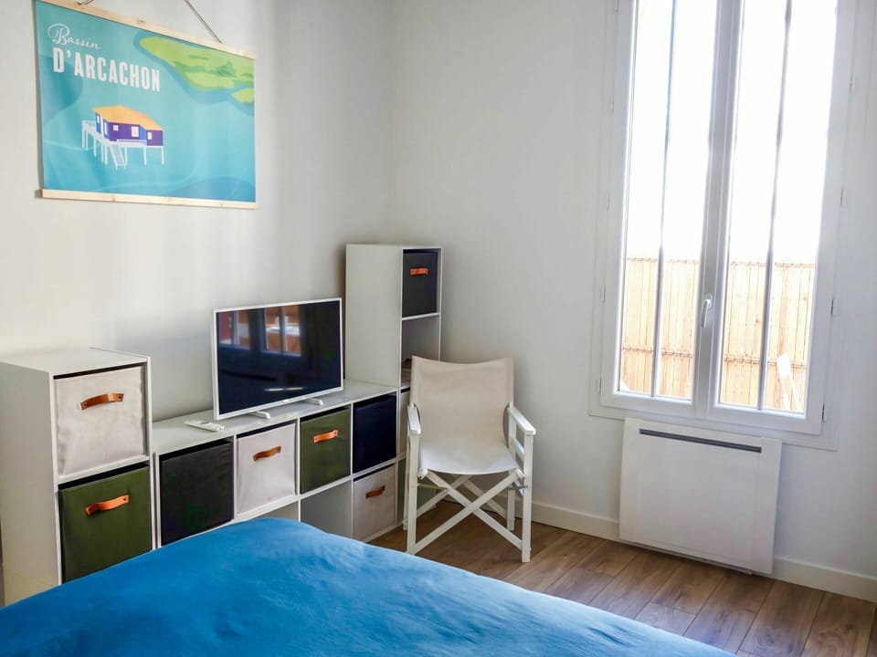 Furniture, Property, Building, Window, Azure, Textile, Comfort, Wood, Interior Design, Flooring