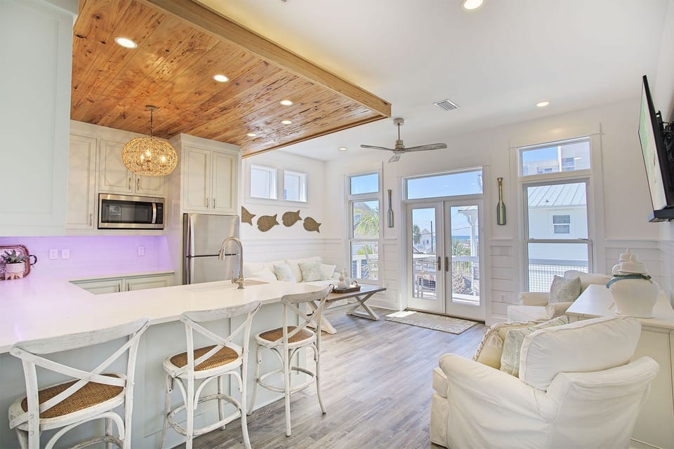 21-Off-The-Hook-Bonus-Kitchen