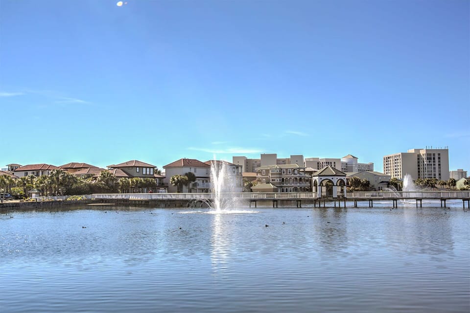 Dunes-of-Destin-Lake