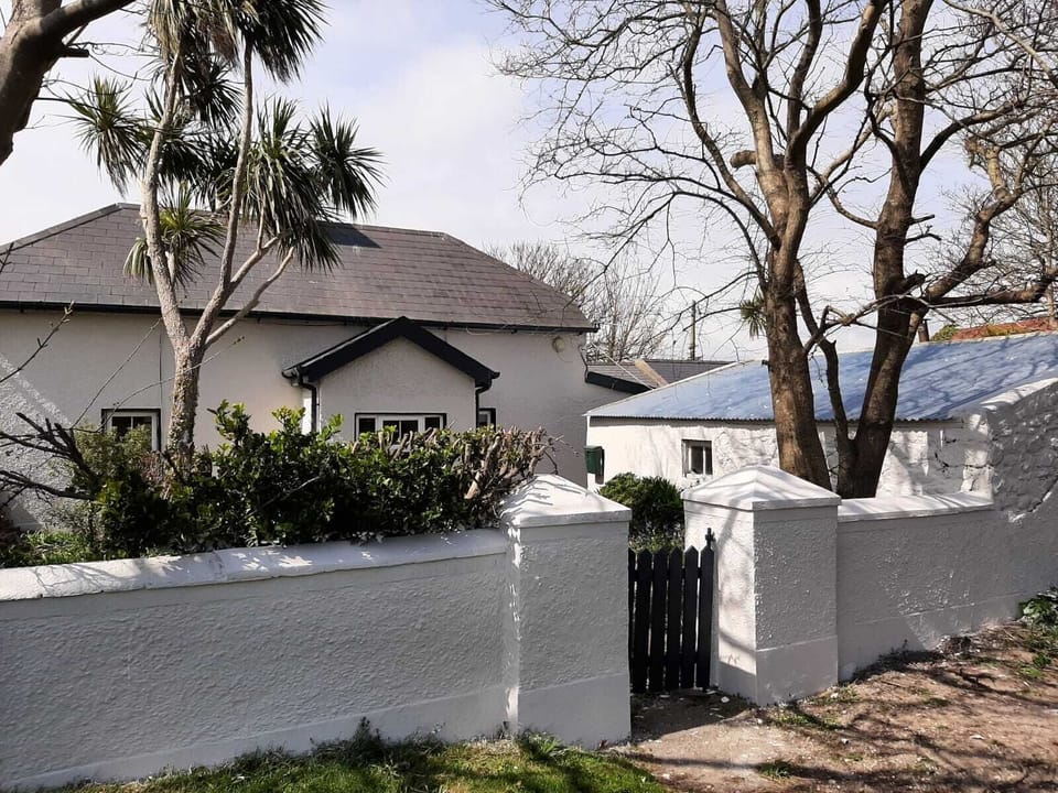 Front of House- Pedestrian entrance to Beach 