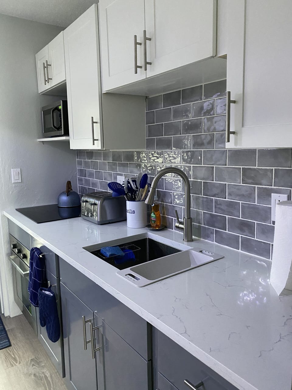 Fully equipped kitchen.