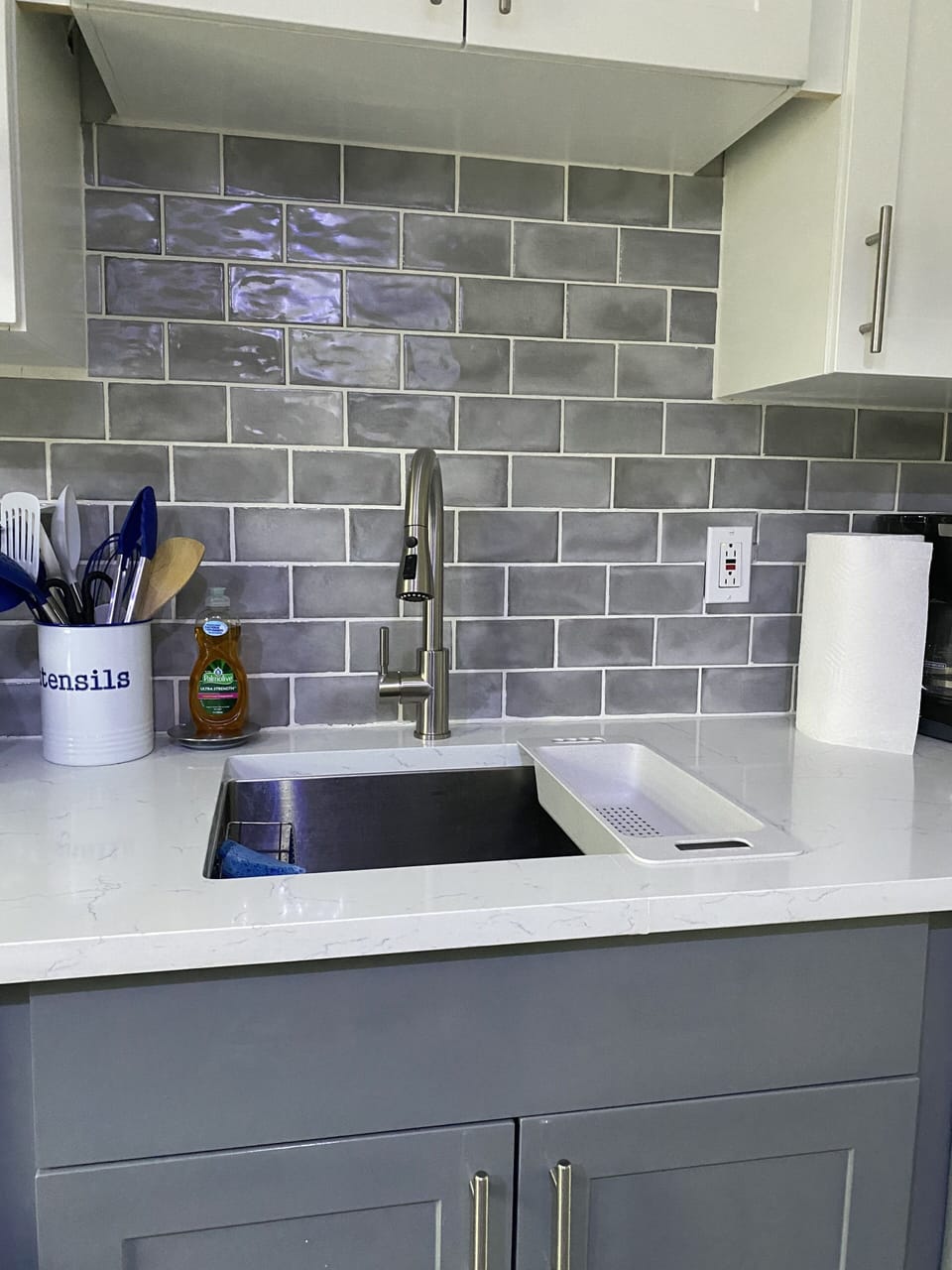 Condo has a griddle, rice cooker, blender & a mortar pestle to make guacamole! 