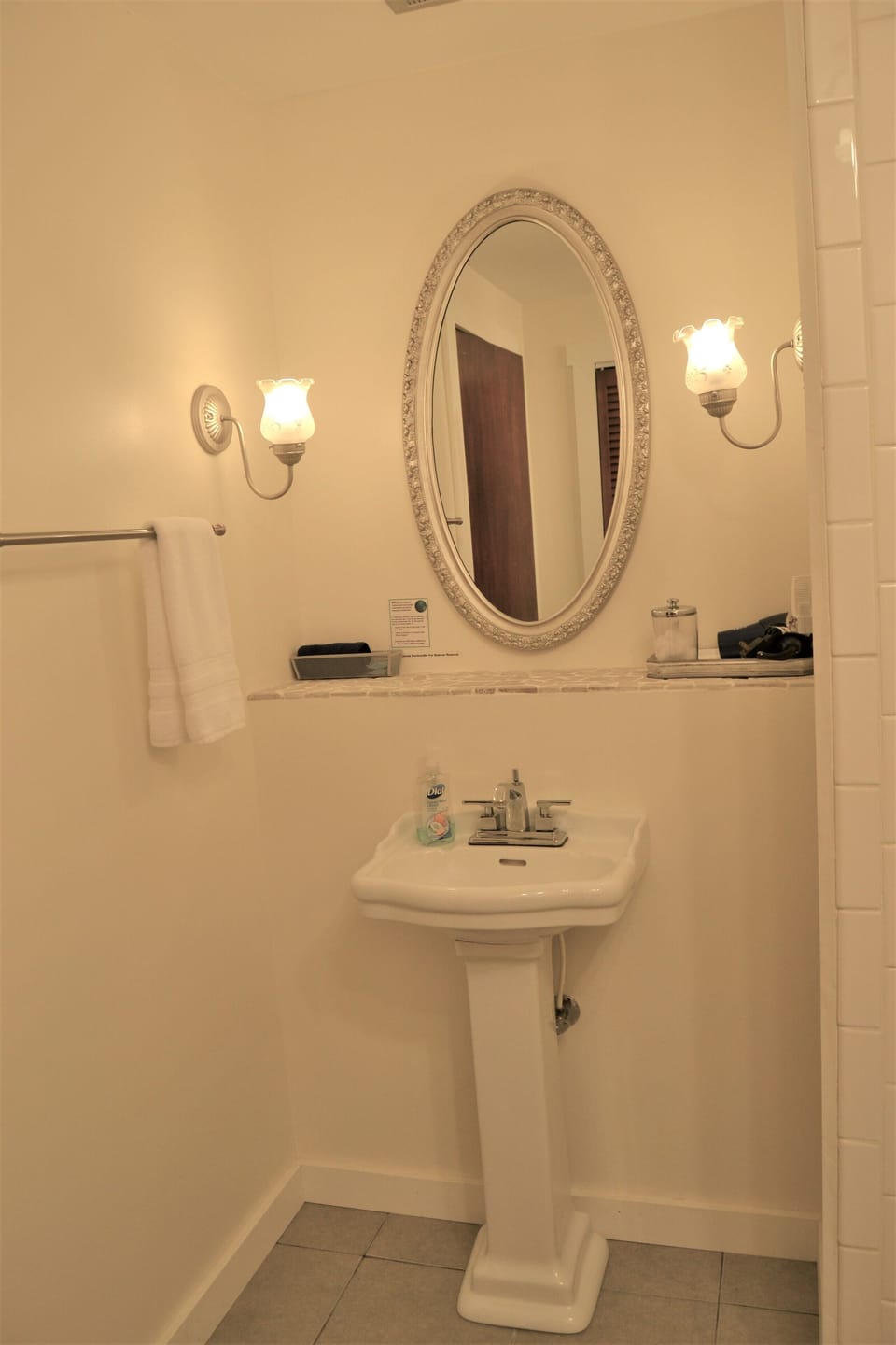 Gipfel Suite - on-suite bathroom pedestal sink