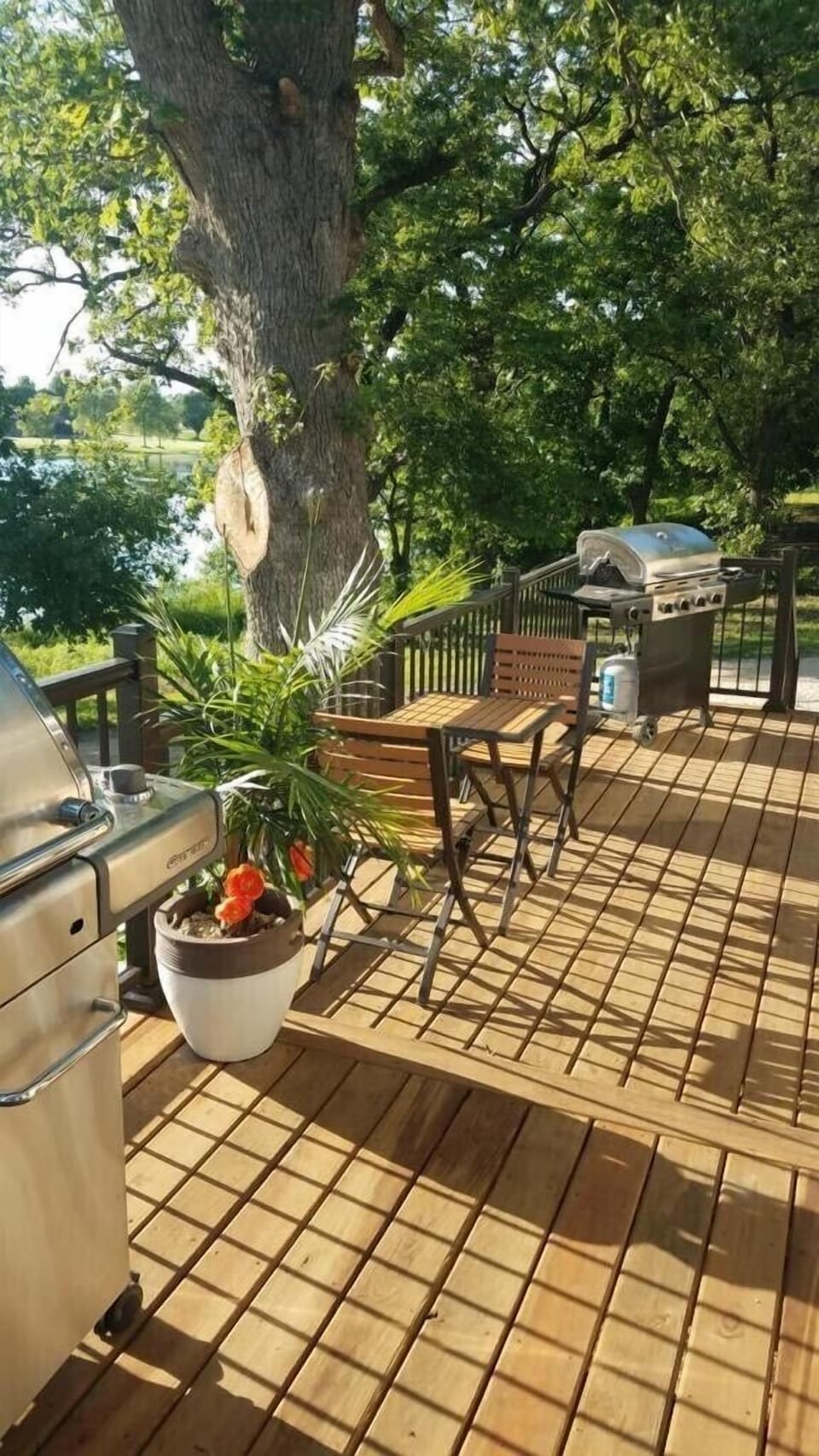 Sunroom Suite - Deck with bistro table and chairs and grill