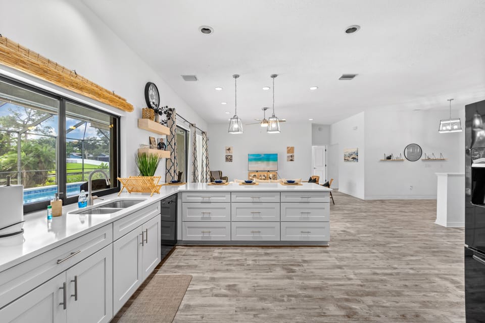 Large Kitchen, fully stocked with tableware, pots, bowls, everything you need!
