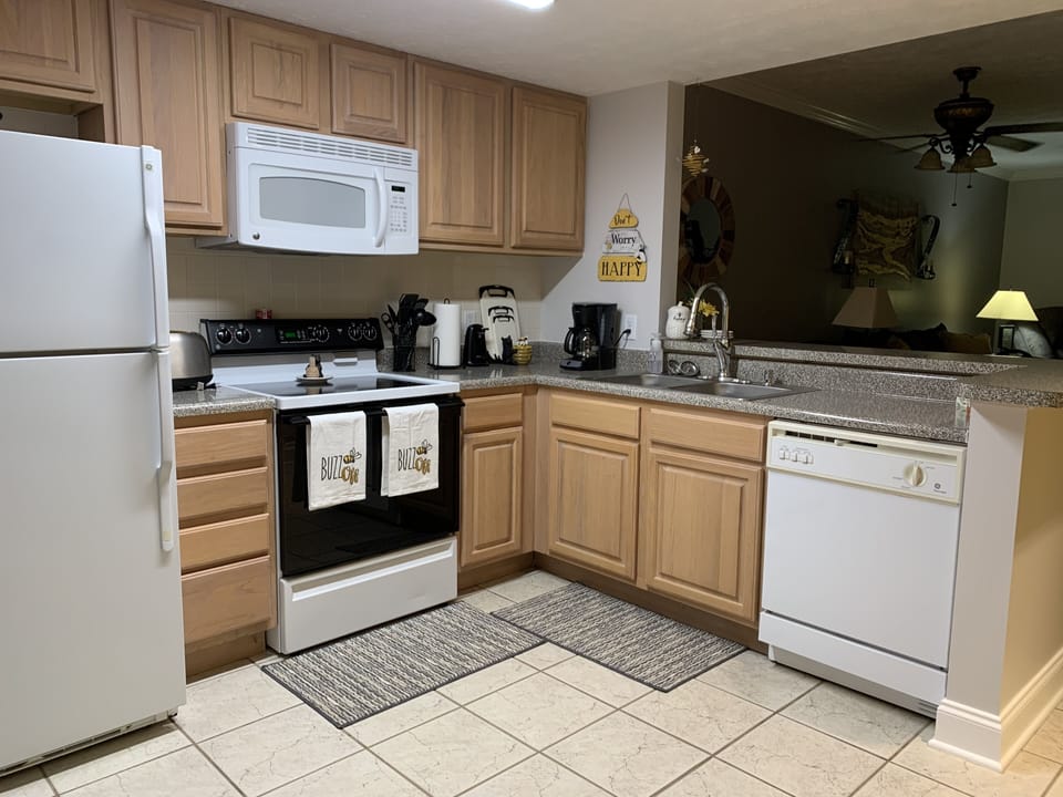Full kitchen