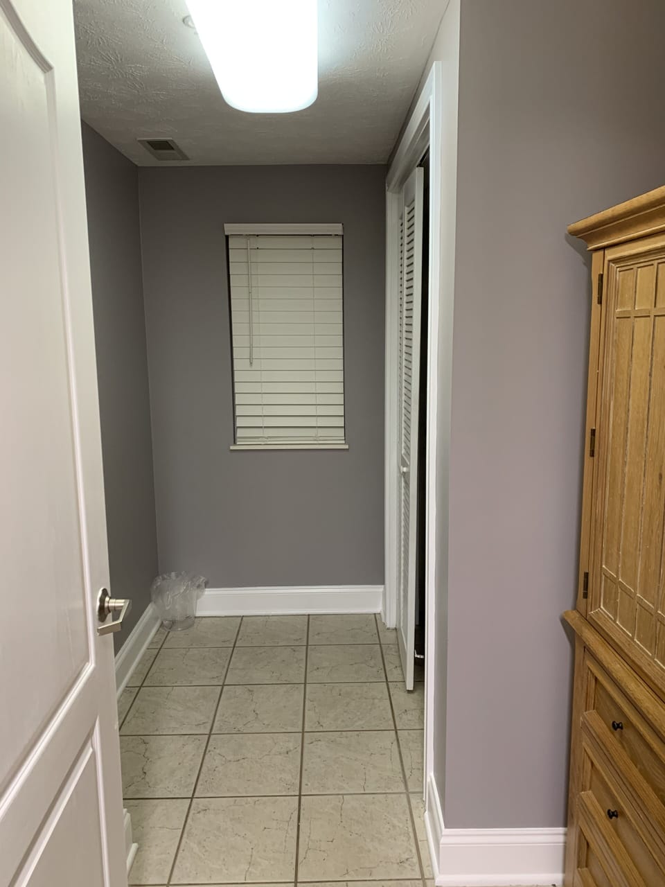 Utility room w/ washer & dryer