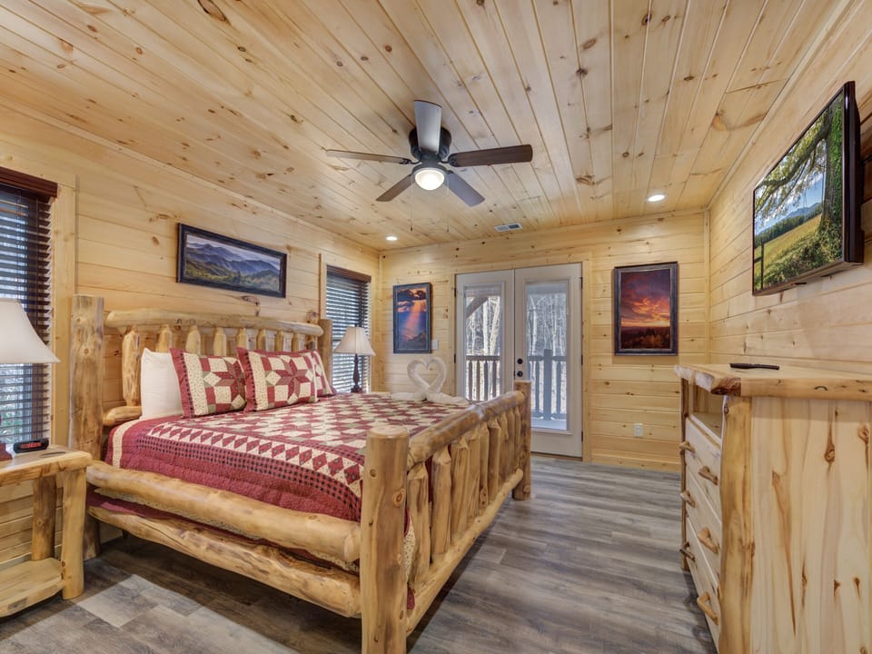 Primary Bedroom #3 - King Size Bed, Balcony Access, TV and En Suite Bathroom - Second Floor