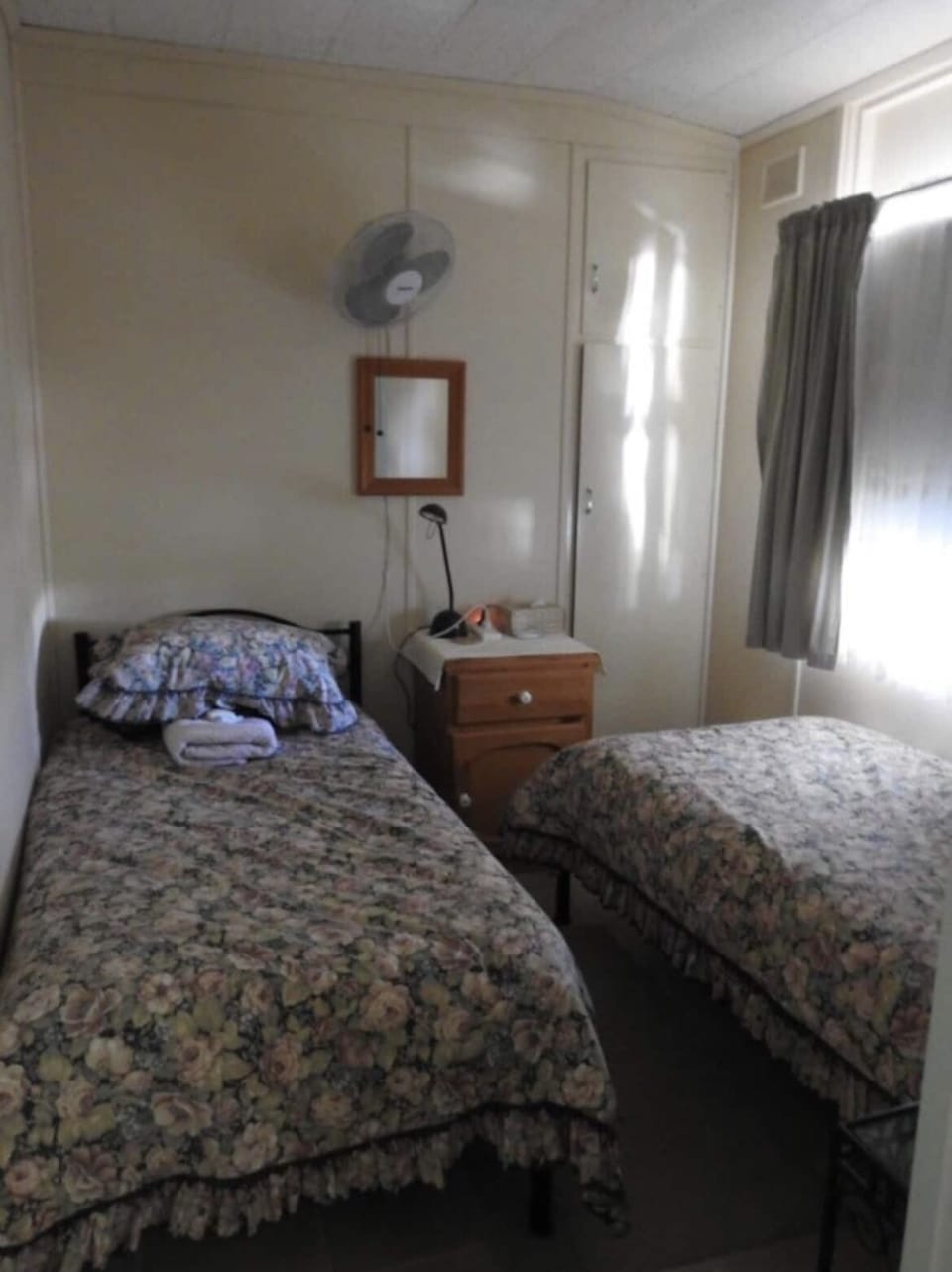 2nd Bedroom - 2 single beds