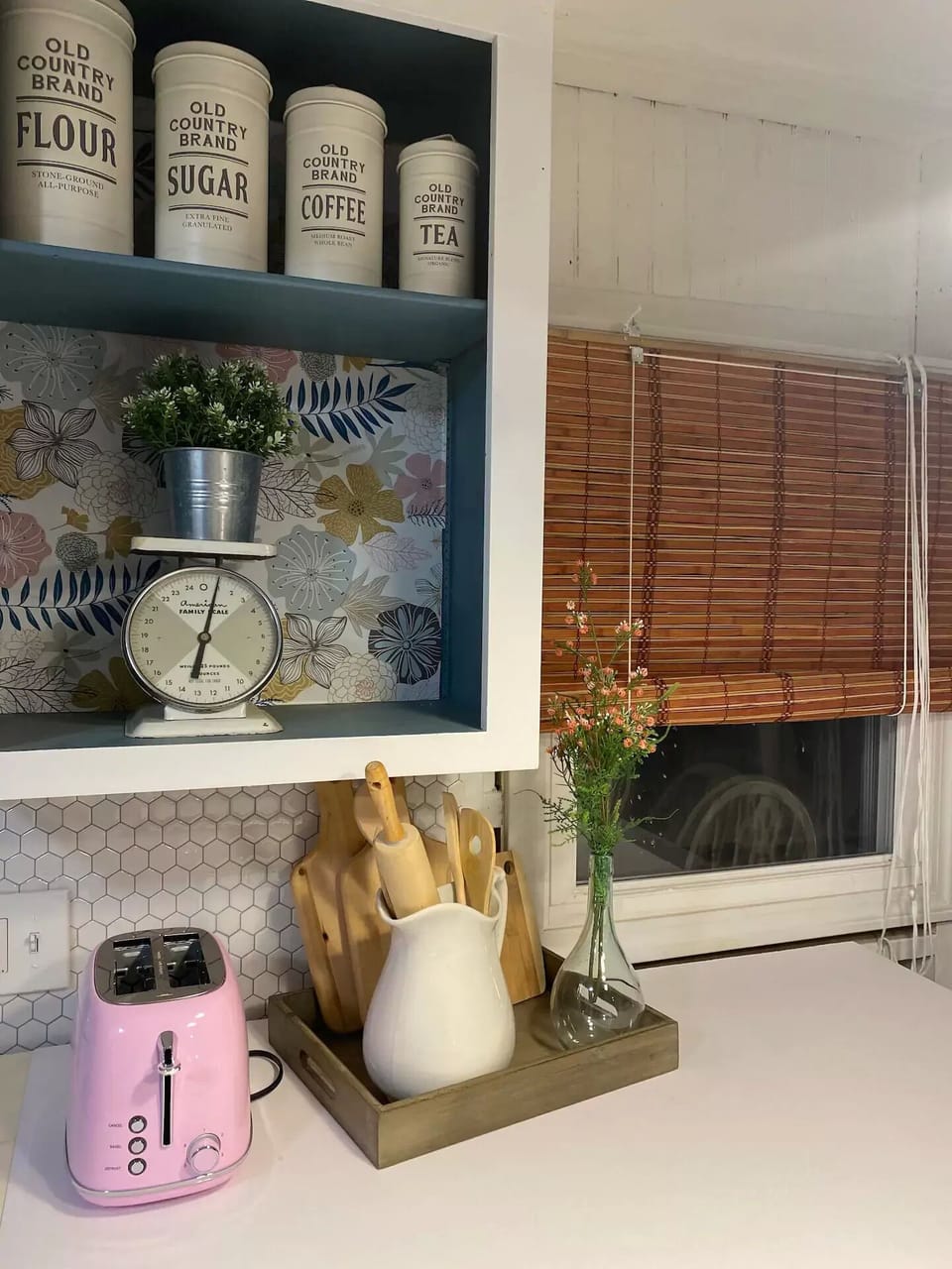 Well-stocked kitchen. Outdoor BBQ and picnic table in courtyard just off kitchen