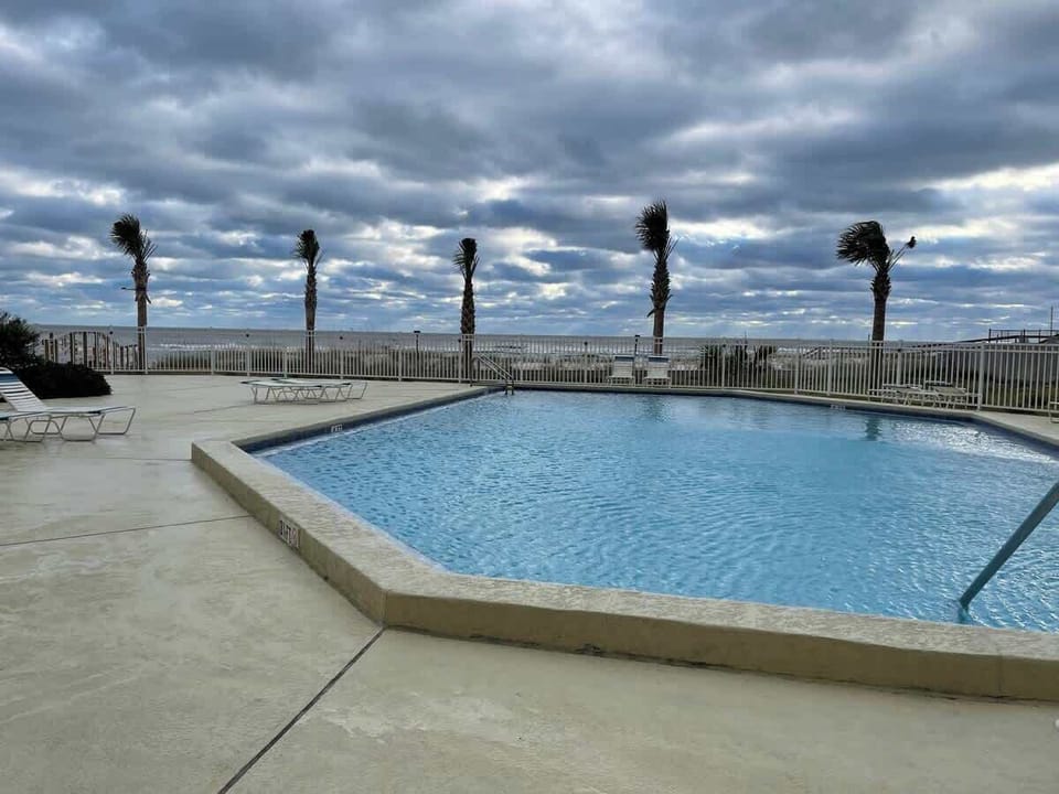 Outdoor pool overlooking the waves