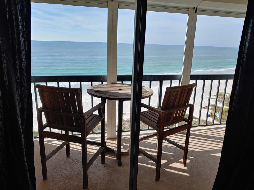 High top dining table on the balcony