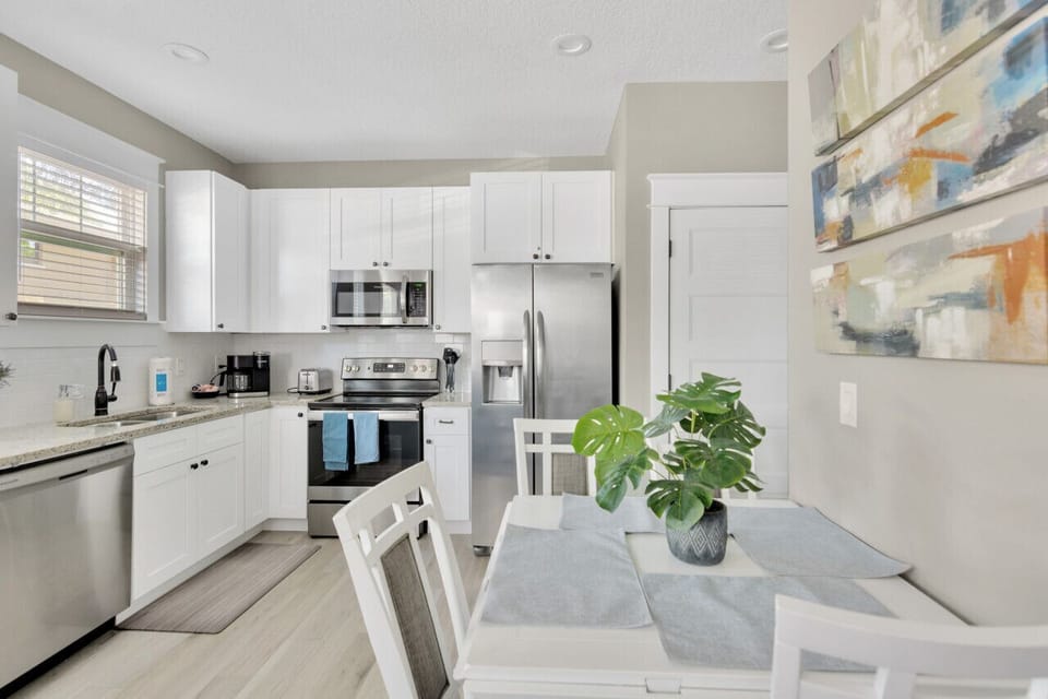 Dining space for 4 guests