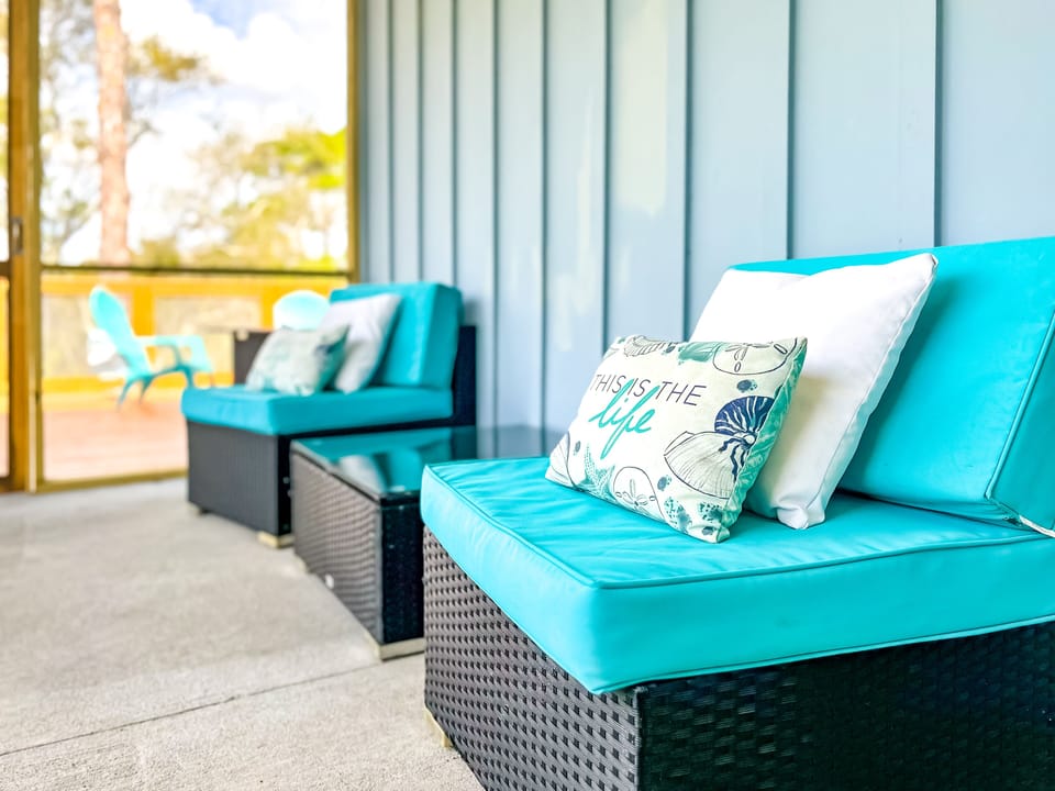 Screened in porch with ceiling fan.