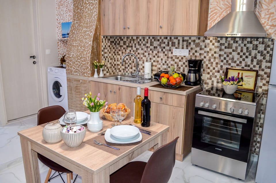 A fully equipped kitchen awaits you to prepare lovely meals!