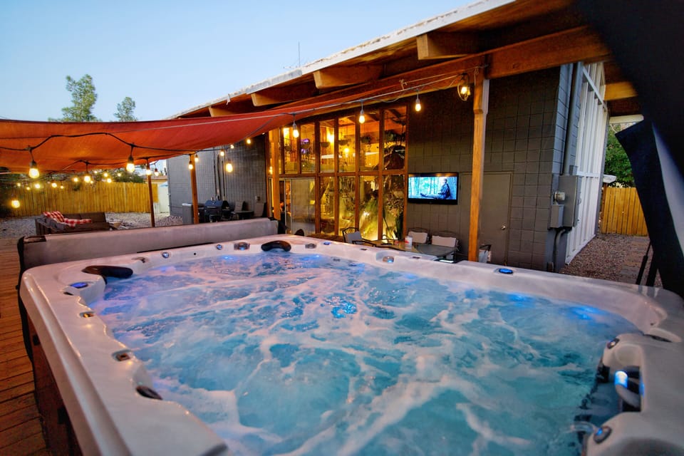 Outdoor spa tub