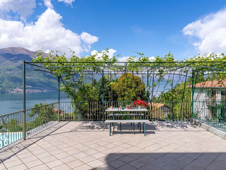 Cloud, Sky, Plant, Water, Shade, Outdoor Bench, Outdoor Furniture, Urban Design, Public Space, Leisure