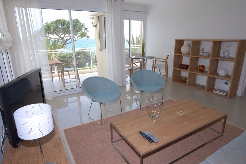 RP 218 2.  The main Sitting area