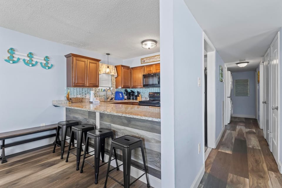 Breakfast bar and kitchen