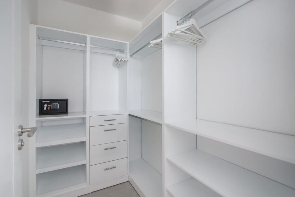 Villa Palmas 78: Walk-in closet (primary bedroom - downstairs)