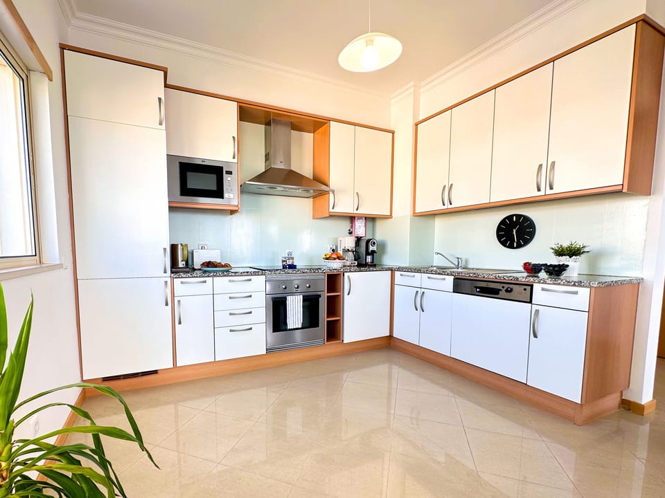 Fully equipped kitchenette 