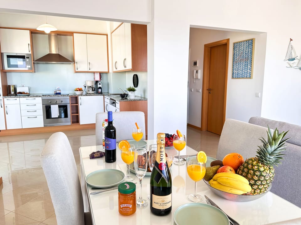 Dining area with a kitchenette