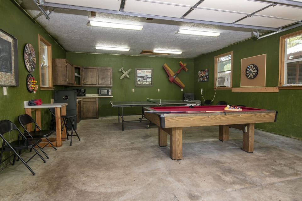 Gameroom with pool, ping pong, regulation & magnetic darts, A/C.
