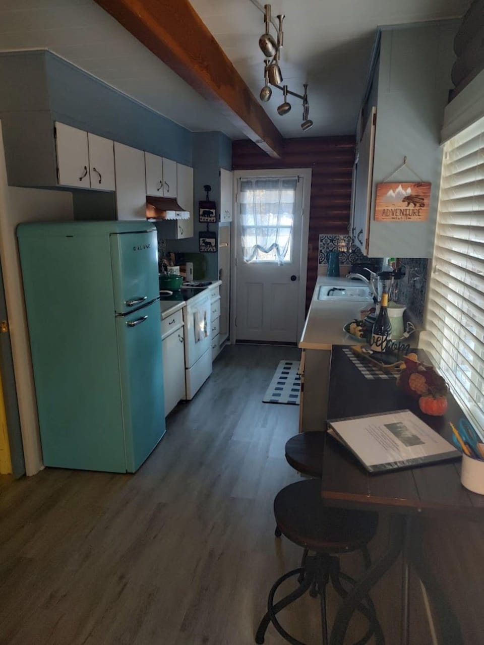 The kitchen is small, but has all of the items you need. 